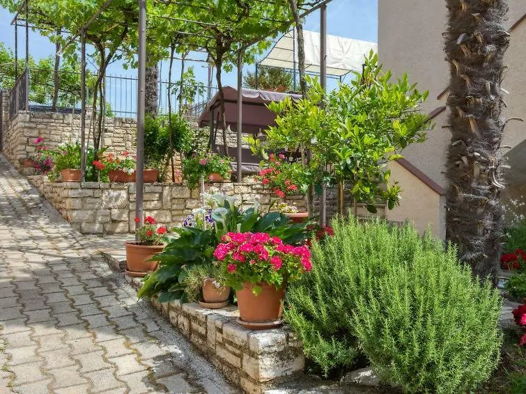 Apartments Folo Tar-Vabriga كرواتيا
