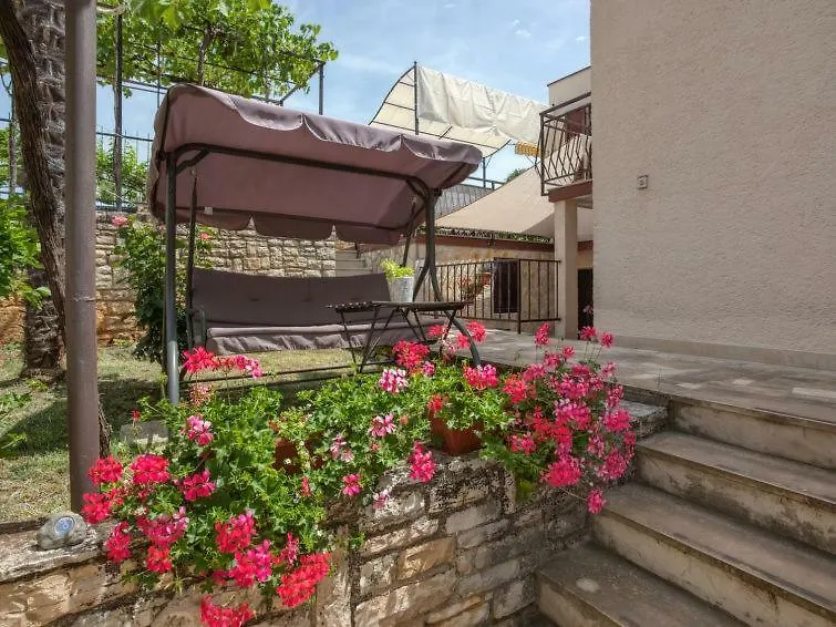 Apartments Folo Tar-Vabriga كرواتيا